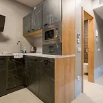 Chors Like A Hotel - Capsule & Nft Boutique Hostel Bratislava - City Center