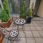 Chors Like A Hotel - Capsule & Nft Boutique Hostel Bratislava - City Center * Bratislava