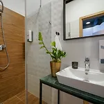 Hostel Chors Like A - Capsule & Nft Boutique - Center Bratislava