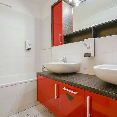 אכסניה Chors Like A - 1st World Nft Block & Art Capsule Metachors ברטיסלאבה