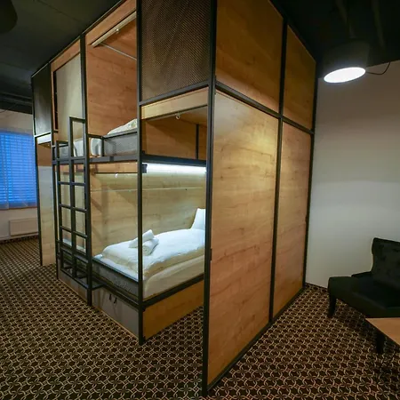 Chors Like A Hotel - Capsule & Nft Boutique Hostel Bratislava - City Center * Μπρατισλάβα