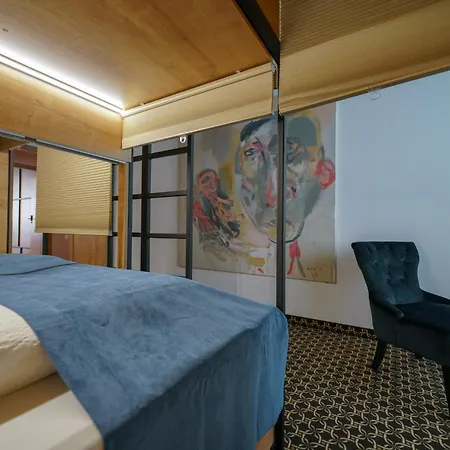 Chors Like A - 1st World Nft Block & Art Capsule Metachors Хостел Братислава