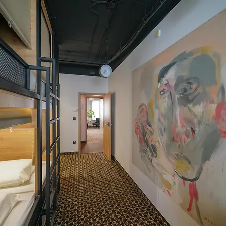 Hostel Chors Like A Hotel - Capsule & Nft Boutique Hostel Bratislava - City Center Μπρατισλάβα