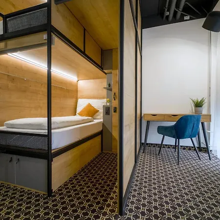 CHORS like a hotel - Capsule&NFT Boutique Hostel Bratislava - City Center *