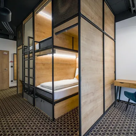 CHORS like a hotel - Capsule&NFT Boutique Hostel Bratislava - City Center Auberge de jeunesse