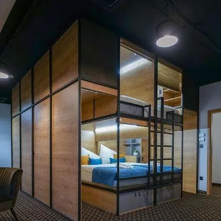 אכסניה Chors Like A - 1st World Nft Block & Art Capsule Metachors ברטיסלאבה