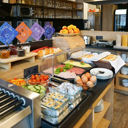 Chors Like A - 1st World Nft Block & Art Capsule Metachors * ברטיסלאבה