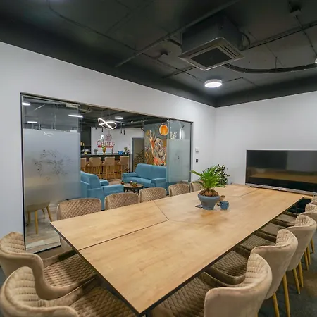 Chors Like A - 1st World Nft Block & Art Capsule Metachors ברטיסלאבה