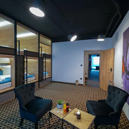 Chors Like A - 1st World Nft Block & Art Capsule Metachors Vandrarhem