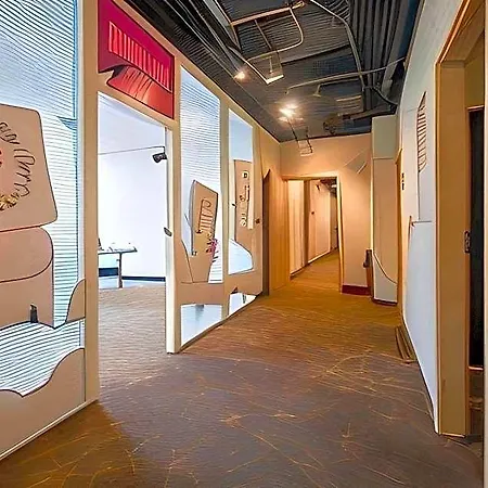 Ostello Chors Like A - Capsule & Nft Boutique - Center Bratislava