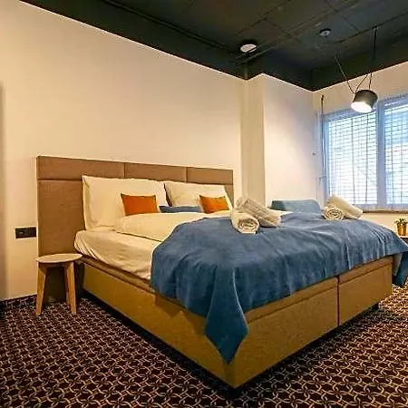 Chors Like A - Capsule & Nft Boutique - Center * Bratislava