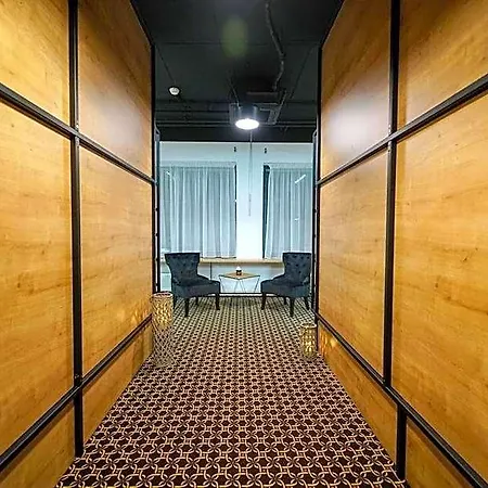 Chors Like A - Capsule & Nft Boutique - Center Ostello Bratislava