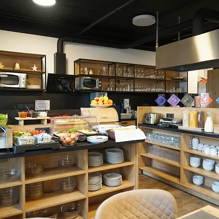 Ostello Chors Like A - Capsule & Nft Boutique - Center Bratislava