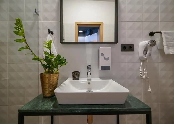 Chors Like A Hotel - Capsule & Nft Boutique Hostel Bratislava - City Center Hostel *