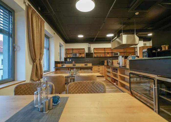 Chors Like A Hotel - Capsule & Nft Boutique Hostel Bratislava - City Center