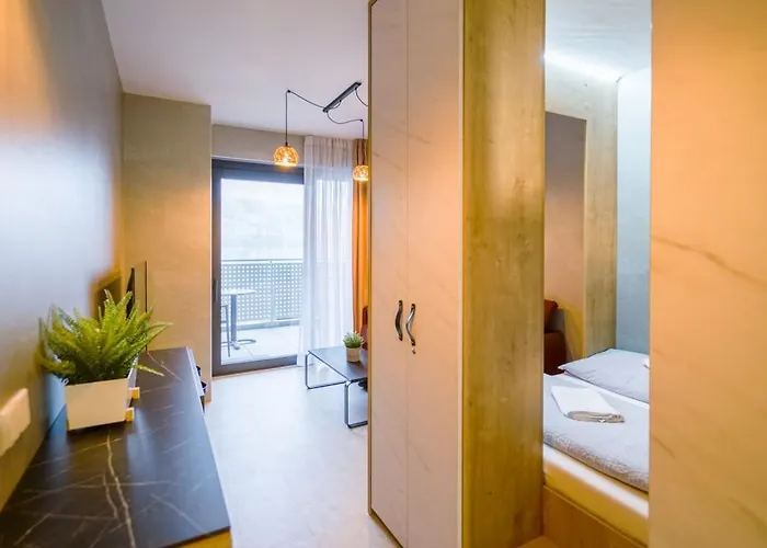 אכסניה Chors Like A Hotel - Capsule & Nft Boutique Hostel Bratislava - City Center