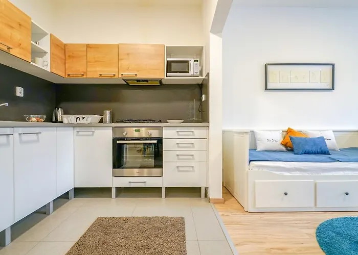 Chors Like A Hotel - Capsule & Nft Boutique Hostel Bratislava - City Center Μπρατισλάβα