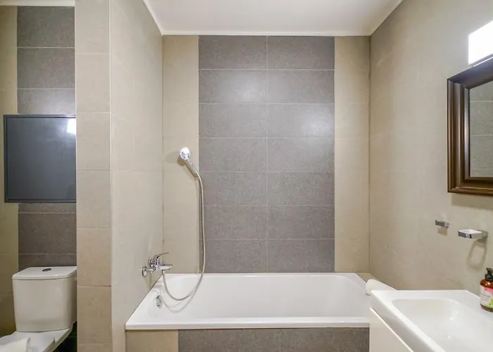 Chors Like A Hotel - Capsule & Nft Boutique Hostel Bratislava - City Center ברטיסלאבה