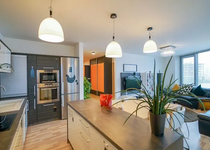 Chors Like A Hotel - Capsule & Nft Boutique Hostel Bratislava - City Center * Μπρατισλάβα