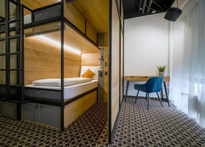 CHORS like a hotel - Capsule&NFT Boutique Hostel Bratislava - City Center *