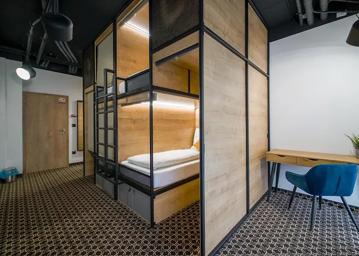 CHORS like a hotel - Capsule&NFT Boutique Hostel Bratislava - City Center Auberge de jeunesse