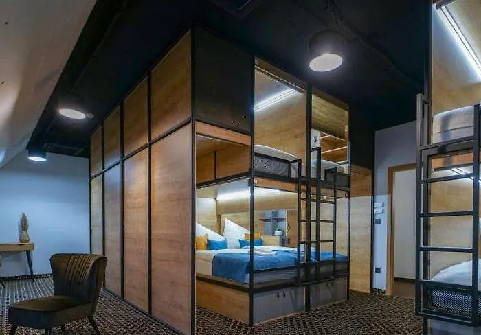 Hostel Chors Like A - 1st World Nft Block & Art Capsule Metachors Pozsony