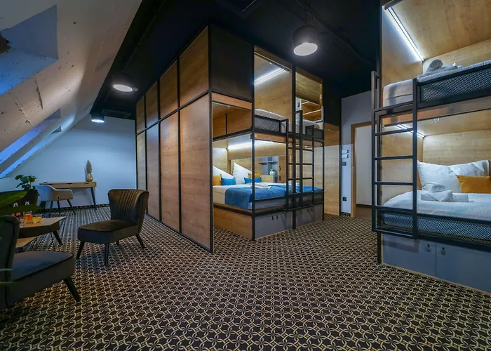 CHORS like a hotel - Capsule&NFT Boutique Hostel Bratislava - City Center *