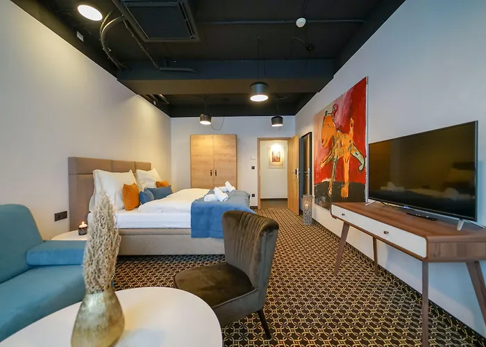 Chors Like A Hotel - Capsule & Nft Boutique Hostel Bratislava - City Center Μπρατισλάβα