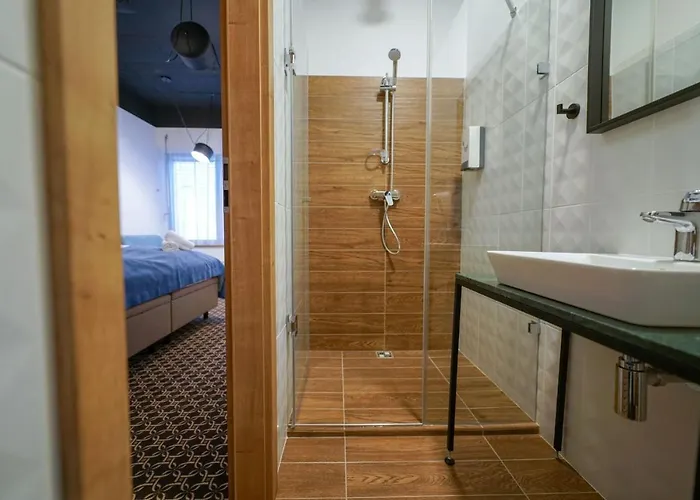 Chors Like A Hotel - Capsule & Nft Boutique Hostel Bratislava - City Center אכסניה *