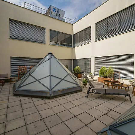 Chors Like A Hotel - Capsule & Nft Boutique Hostel Bratislava - City Center * Bratislava