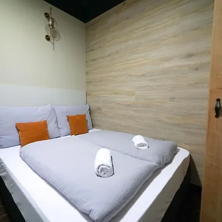 Chors Like A - 1st World Nft Block & Art Capsule Metachors Hostel Μπρατισλάβα