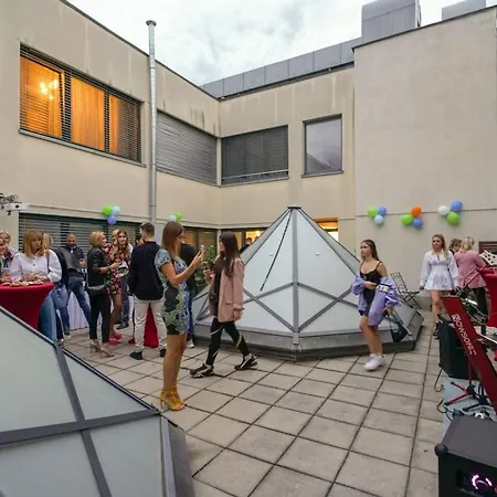 Chors Like A - 1st World Nft Block & Art Capsule Metachors Hostel Μπρατισλάβα