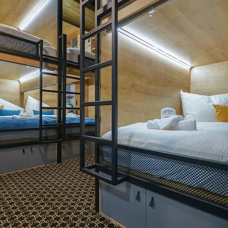 Hostel Chors Like A - 1st World Nft Block & Art Capsule Metachors Μπρατισλάβα