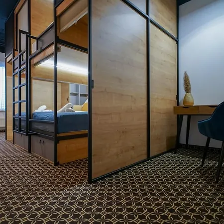 Chors Like A - 1st World Nft Block & Art Capsule Metachors Hostel Μπρατισλάβα