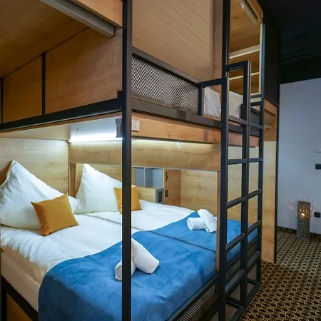 Hostel Chors Like A - 1st World Nft Block & Art Capsule Metachors *