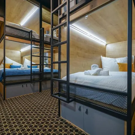 Chors Like A - 1st World Nft Block & Art Capsule Metachors Hostel *