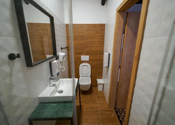 Chors Like A Hotel - Capsule & Nft Boutique Hostel Bratislava - City Center Hostel